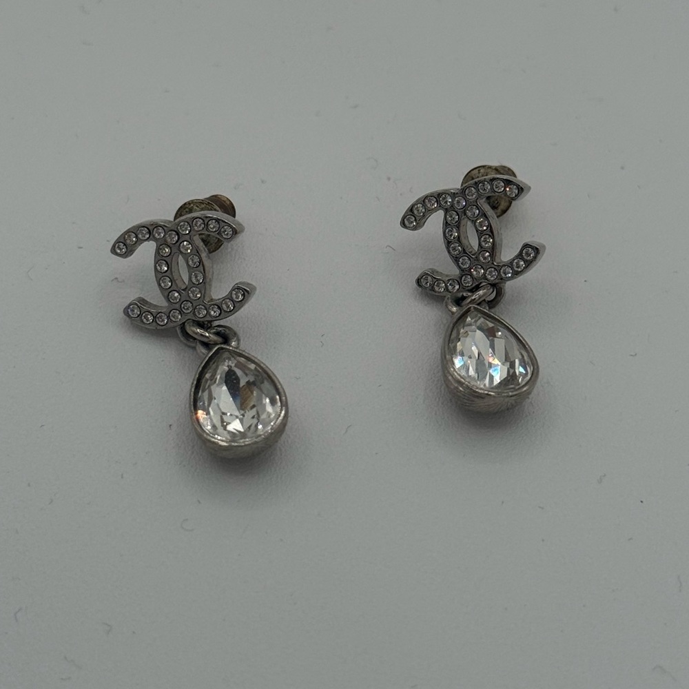 Elegant Silver Crystal Drop Earrings